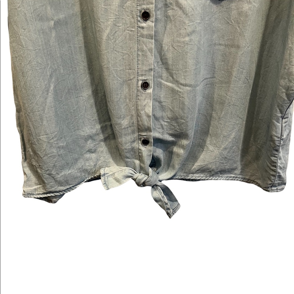 beachlunchlounge Light Blue Tie-Front Button-Up Blouse - Picture 6 of 6